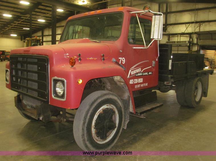image for item F7192 1979 International 1624 S Series flatbed truck
