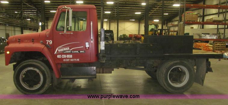 image for item F7192 1979 International 1624 S Series flatbed truck