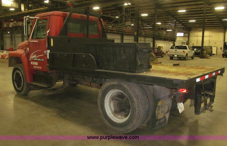 image for item F7192 1979 International 1624 S Series flatbed truck