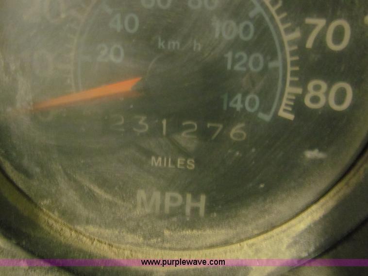 image for item F7192 1979 International 1624 S Series flatbed truck