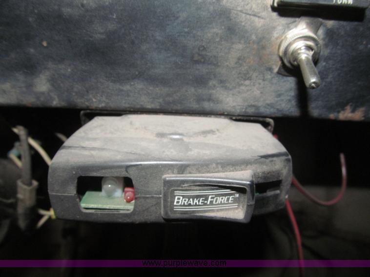 image for item F7192 1979 International 1624 S Series flatbed truck