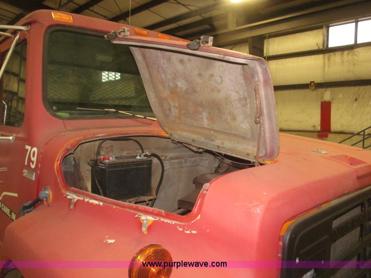 image for item F7192 1979 International 1624 S Series flatbed truck