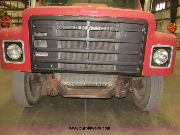 image for item F7192 1979 International 1624 S Series flatbed truck