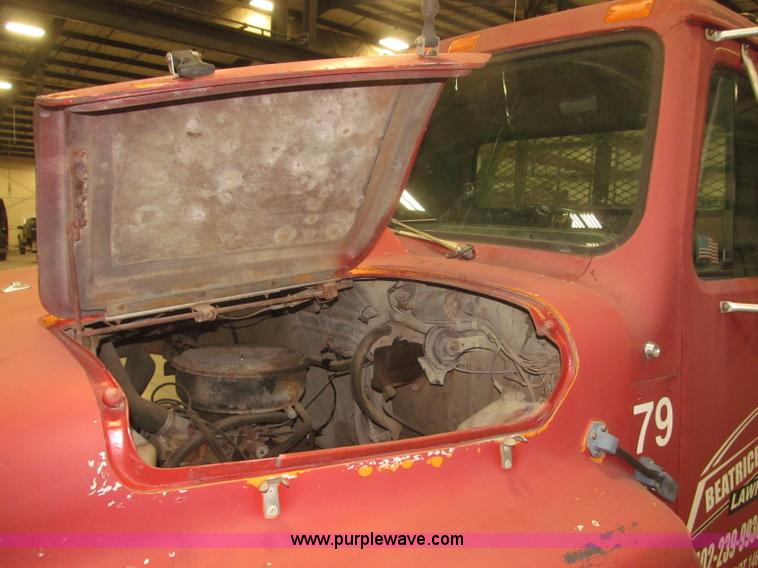 image for item F7192 1979 International 1624 S Series flatbed truck