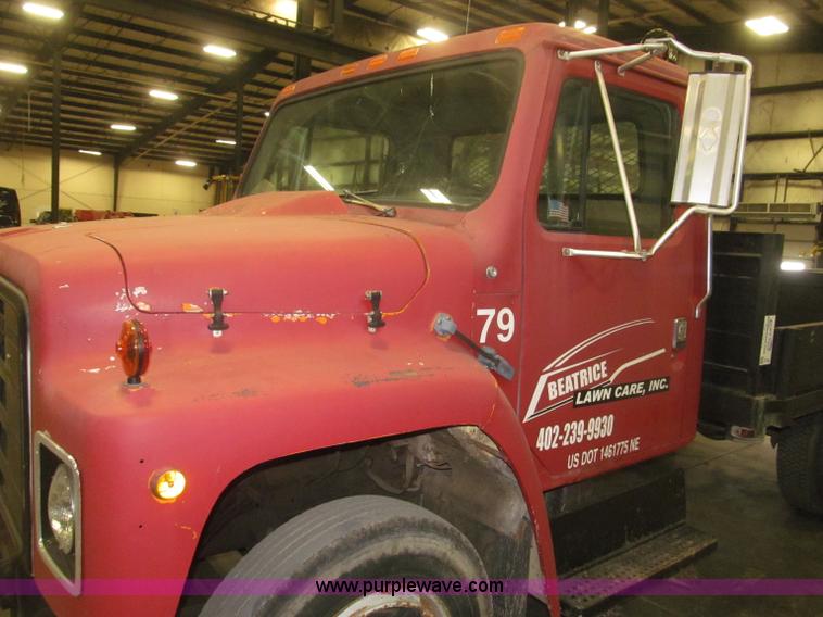 image for item F7192 1979 International 1624 S Series flatbed truck