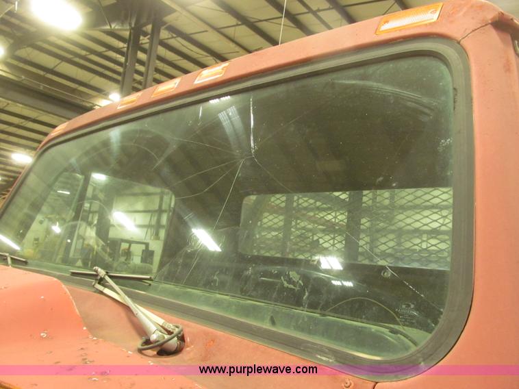 image for item F7192 1979 International 1624 S Series flatbed truck