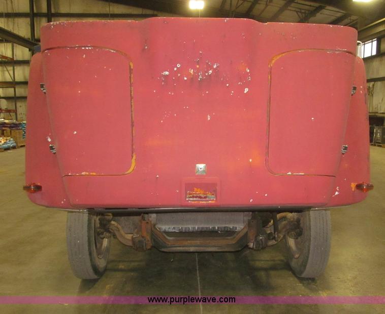 image for item F7192 1979 International 1624 S Series flatbed truck