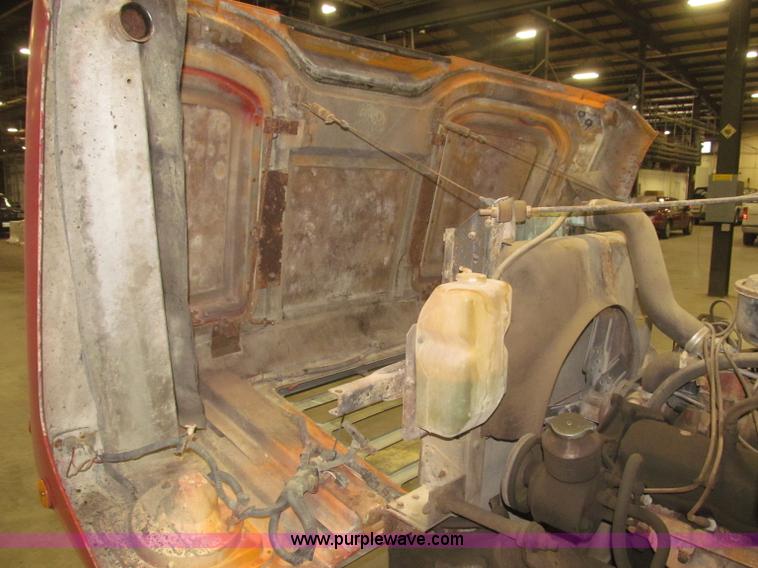 image for item F7192 1979 International 1624 S Series flatbed truck