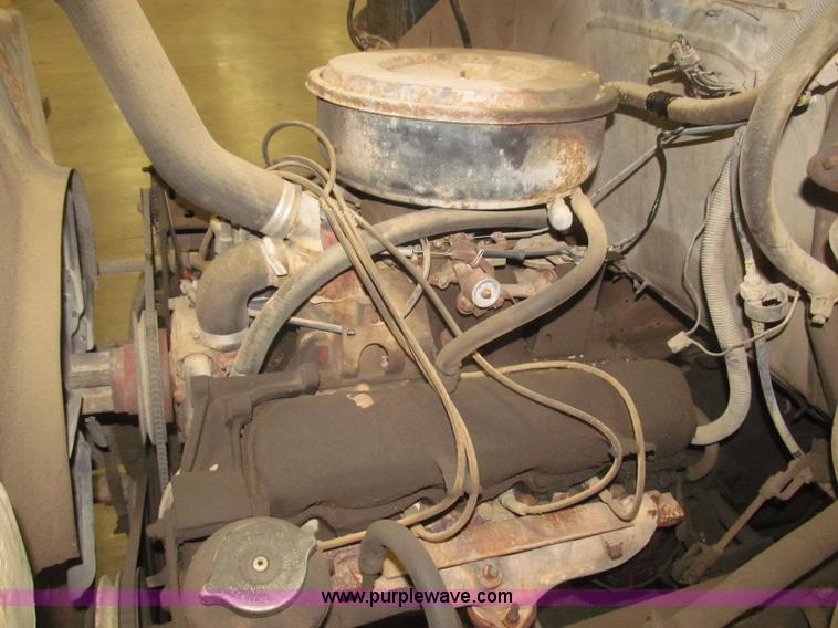 image for item F7192 1979 International 1624 S Series flatbed truck