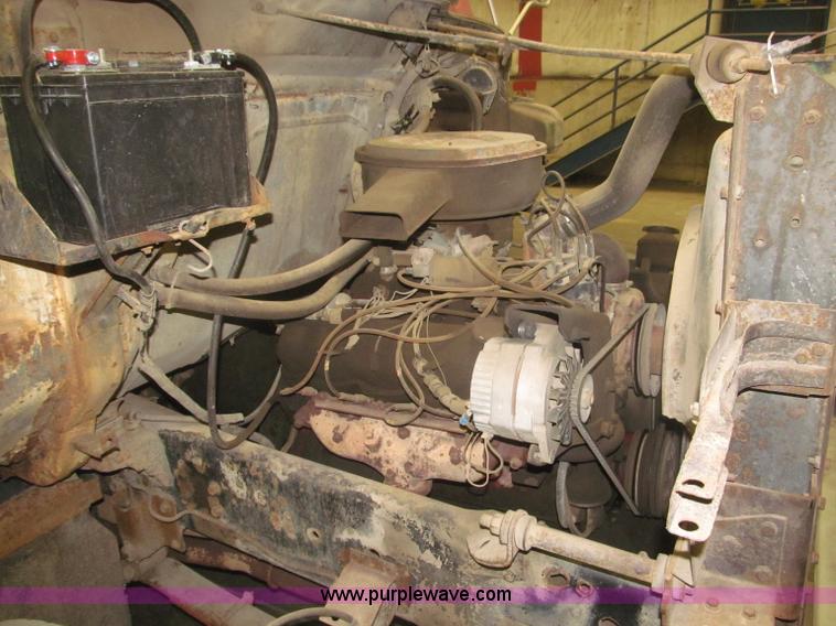 image for item F7192 1979 International 1624 S Series flatbed truck