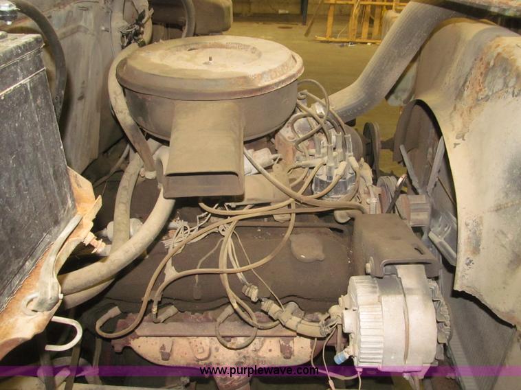 image for item F7192 1979 International 1624 S Series flatbed truck