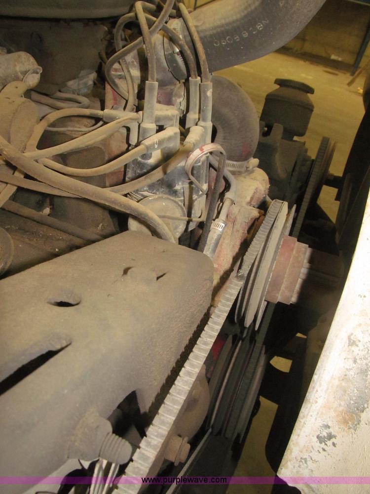 image for item F7192 1979 International 1624 S Series flatbed truck