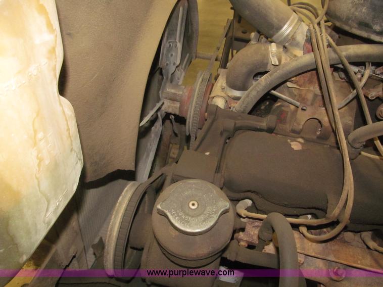 image for item F7192 1979 International 1624 S Series flatbed truck