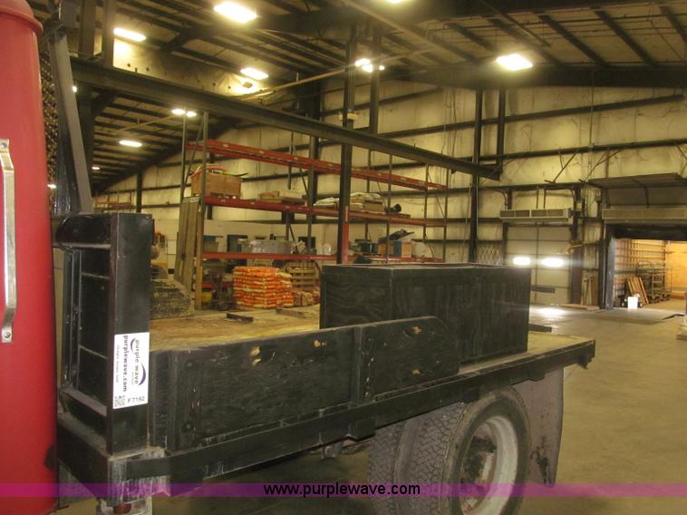 image for item F7192 1979 International 1624 S Series flatbed truck