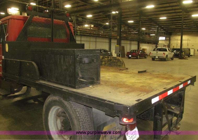 image for item F7192 1979 International 1624 S Series flatbed truck