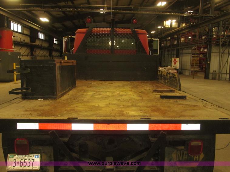 image for item F7192 1979 International 1624 S Series flatbed truck