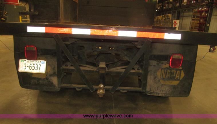 image for item F7192 1979 International 1624 S Series flatbed truck