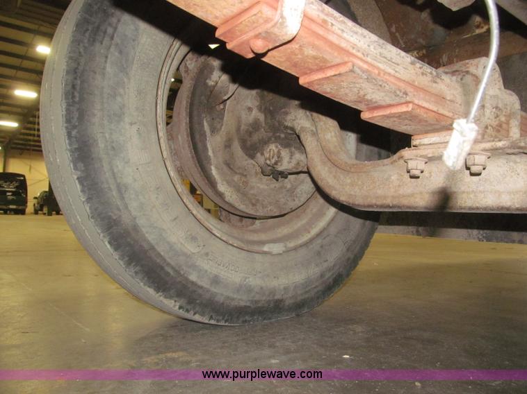 image for item F7192 1979 International 1624 S Series flatbed truck