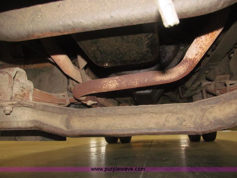 image for item F7192 1979 International 1624 S Series flatbed truck