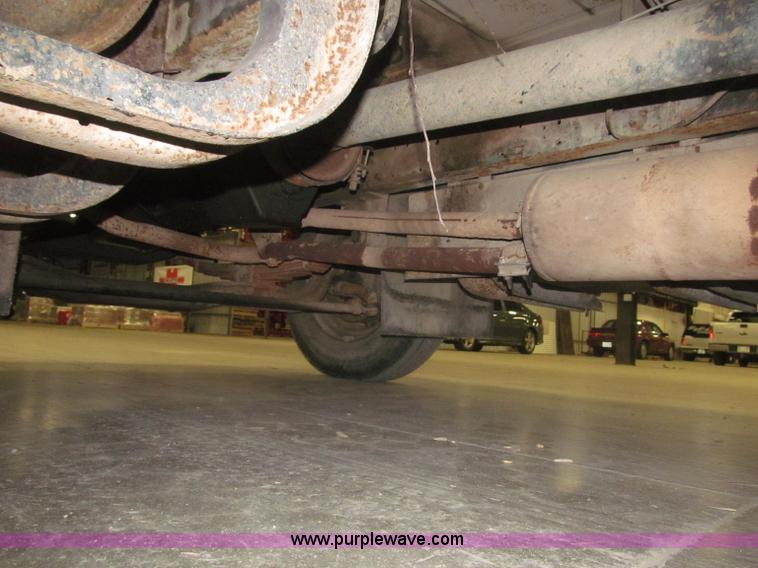 image for item F7192 1979 International 1624 S Series flatbed truck