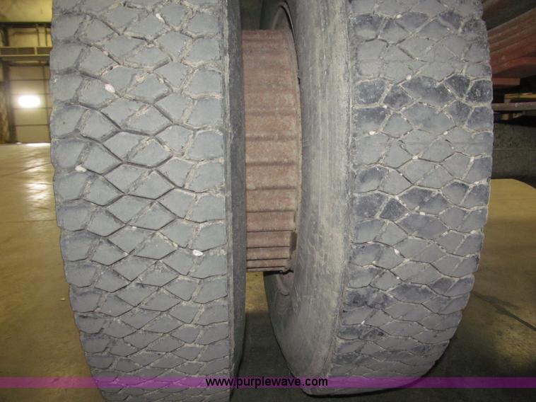 image for item F7192 1979 International 1624 S Series flatbed truck