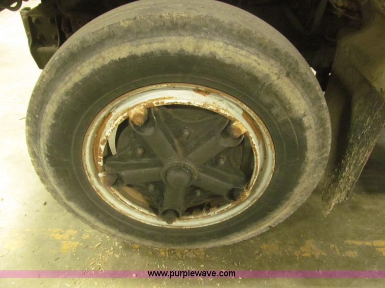 image for item F7192 1979 International 1624 S Series flatbed truck