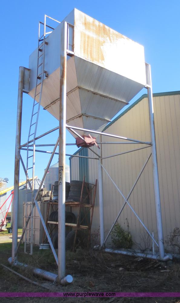 image for item F8038 Approximately 600 bushel overhead bin