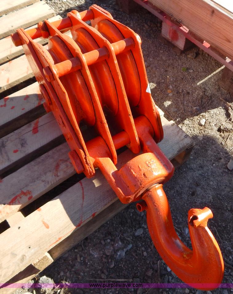 image for item H3972 Three sheave lift block