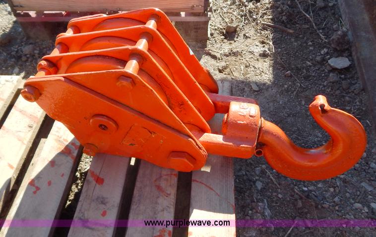 image for item H3972 Three sheave lift block
