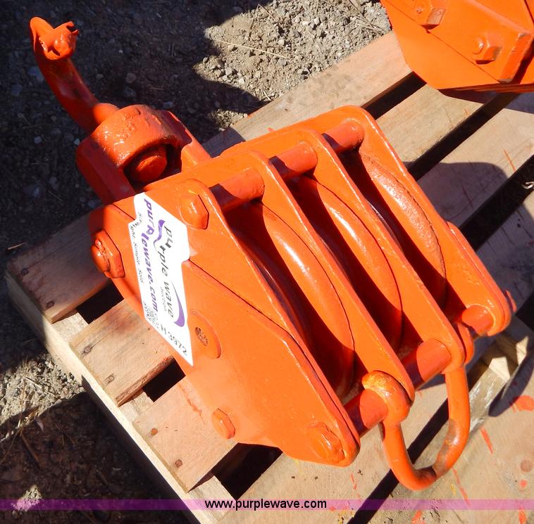 image for item H3972 Three sheave lift block