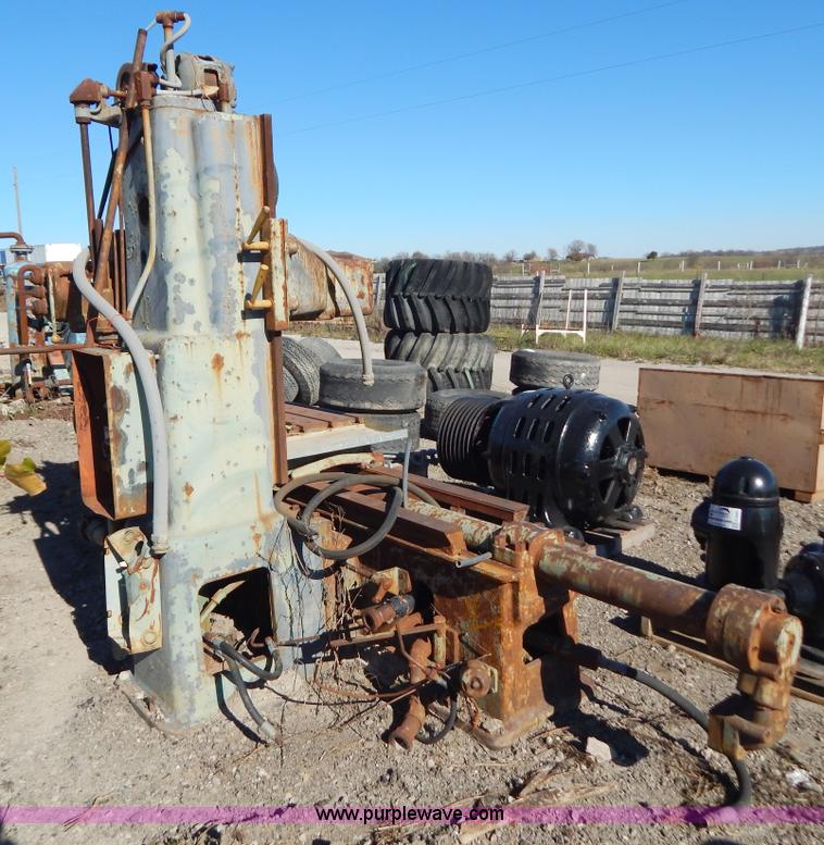 image for item H3981 Rockford vertical mill