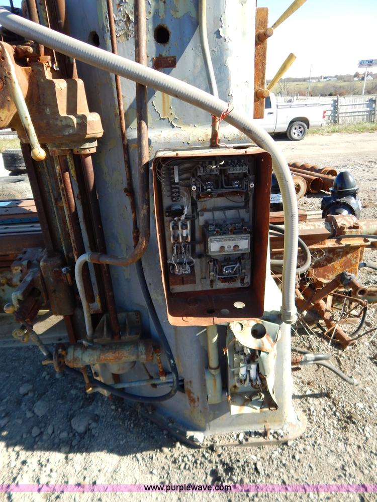 image for item H3981 Rockford vertical mill