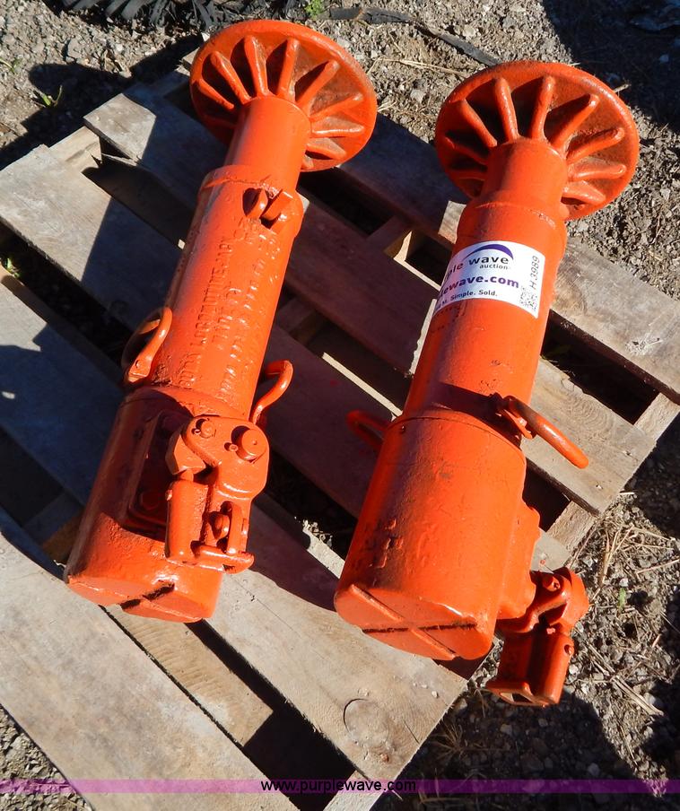 image for item H3989 (2) mechanical jacks