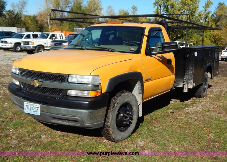 image for item H3998 2001 Chevrolet 3500 LS utility truck