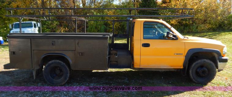 image for item H3998 2001 Chevrolet 3500 LS utility truck