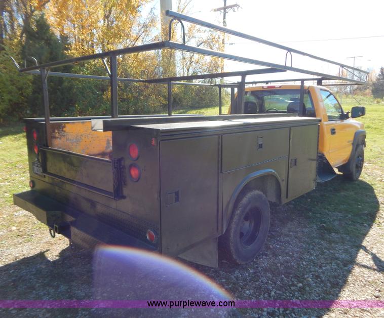 image for item H3998 2001 Chevrolet 3500 LS utility truck