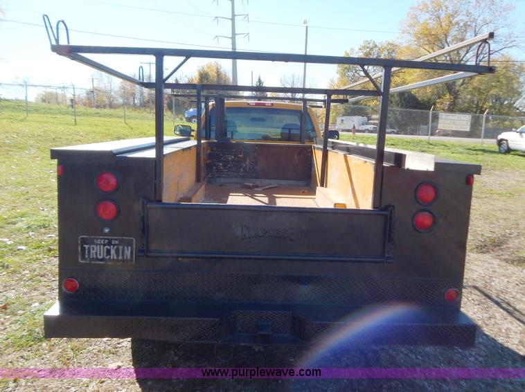 image for item H3998 2001 Chevrolet 3500 LS utility truck