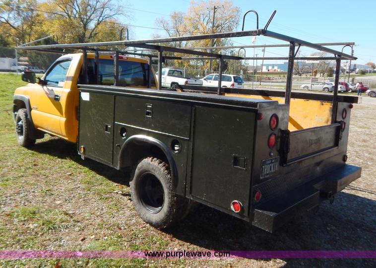 image for item H3998 2001 Chevrolet 3500 LS utility truck