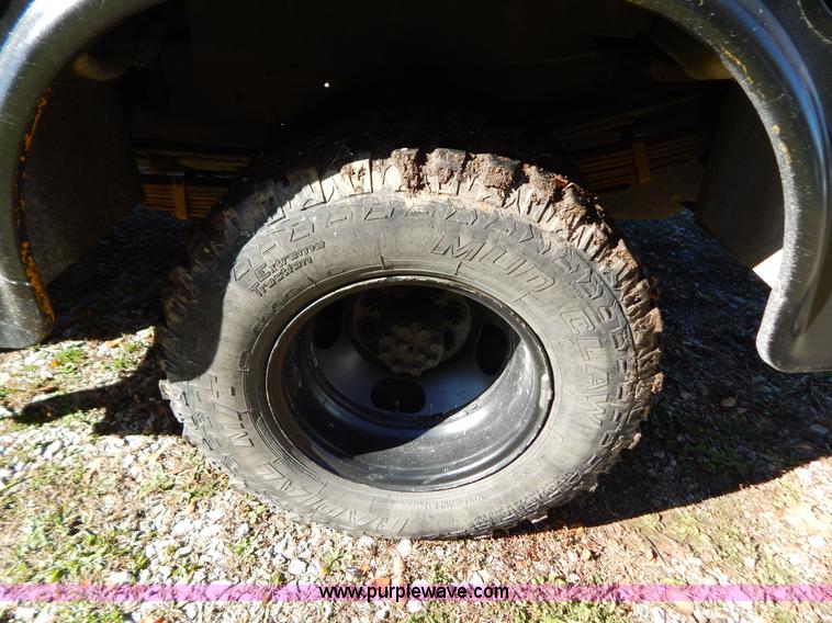 image for item H3998 2001 Chevrolet 3500 LS utility truck