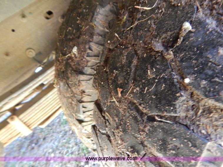 image for item H3998 2001 Chevrolet 3500 LS utility truck