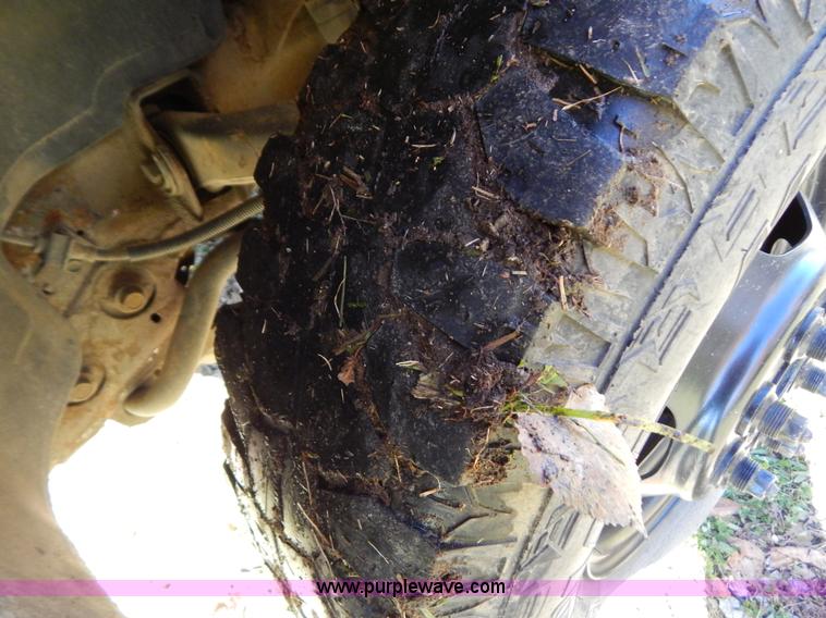 image for item H3998 2001 Chevrolet 3500 LS utility truck