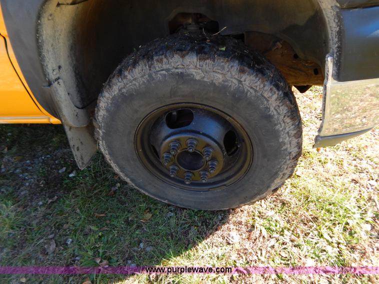 image for item H3998 2001 Chevrolet 3500 LS utility truck