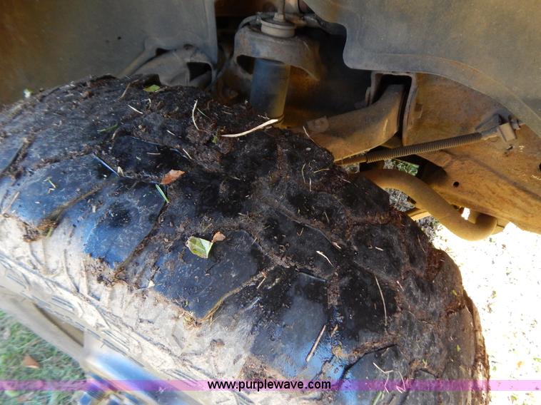 image for item H3998 2001 Chevrolet 3500 LS utility truck