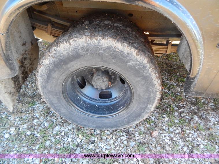 image for item H3998 2001 Chevrolet 3500 LS utility truck