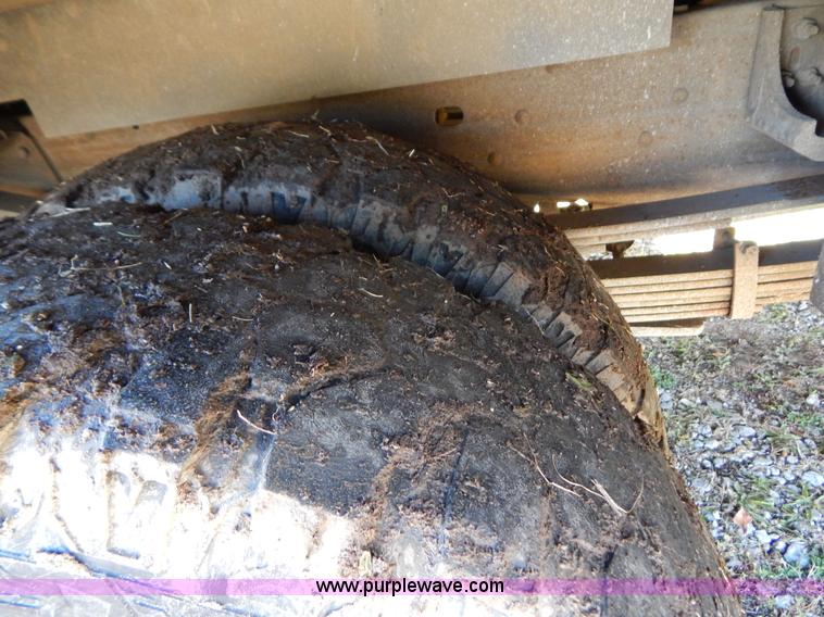 image for item H3998 2001 Chevrolet 3500 LS utility truck