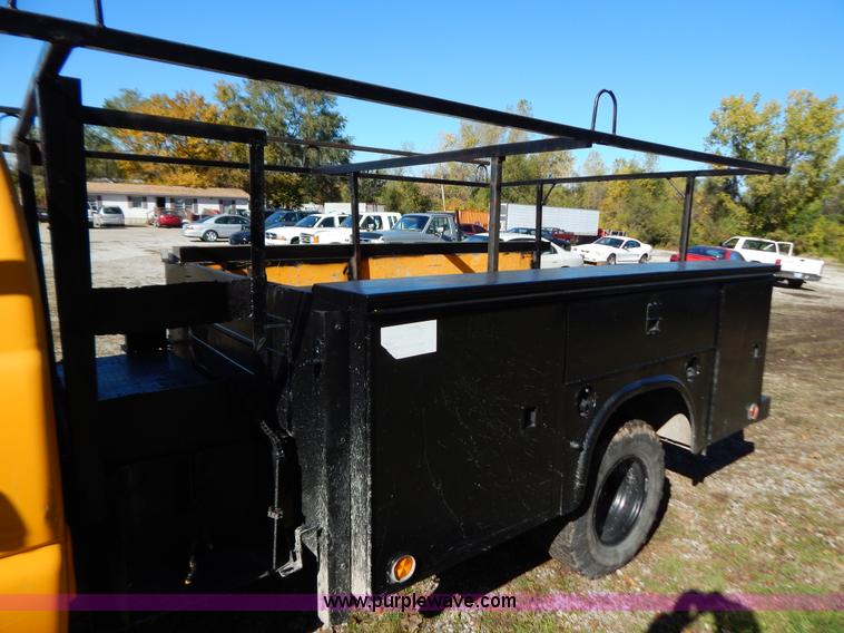 image for item H3998 2001 Chevrolet 3500 LS utility truck