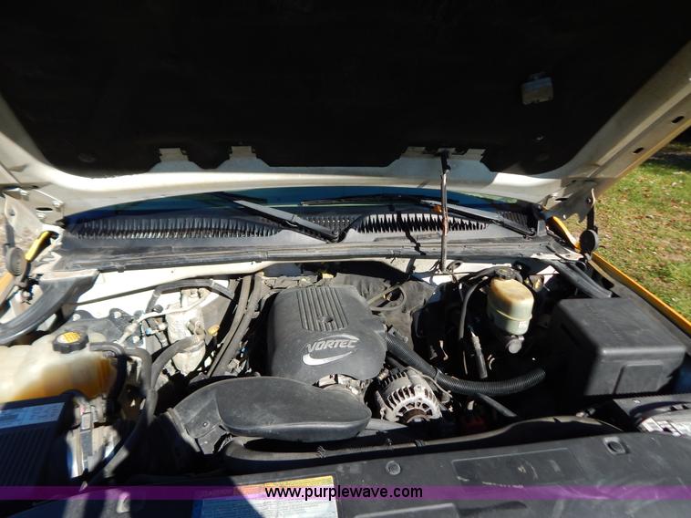 image for item H3998 2001 Chevrolet 3500 LS utility truck