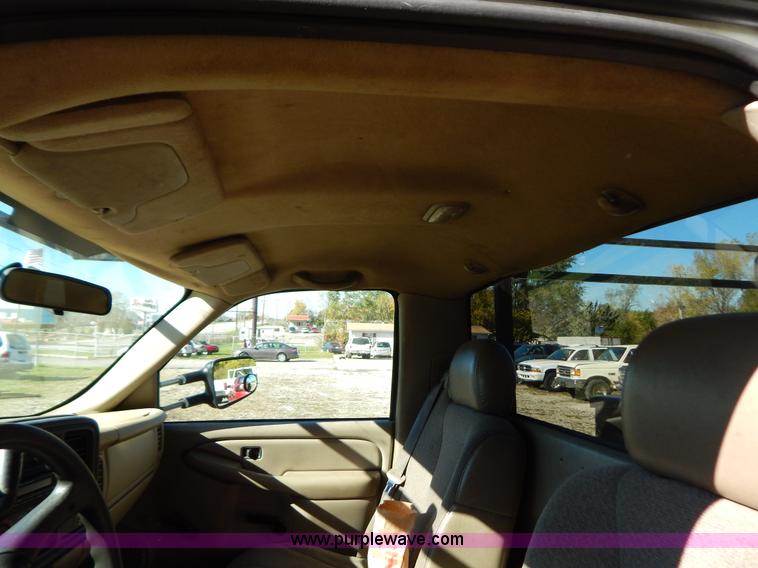 image for item H3998 2001 Chevrolet 3500 LS utility truck