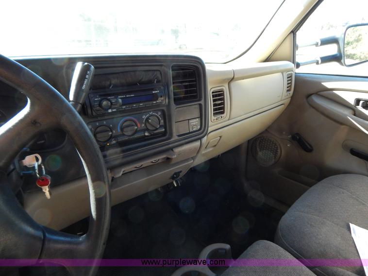 image for item H3998 2001 Chevrolet 3500 LS utility truck