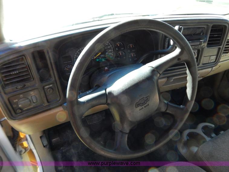 image for item H3998 2001 Chevrolet 3500 LS utility truck